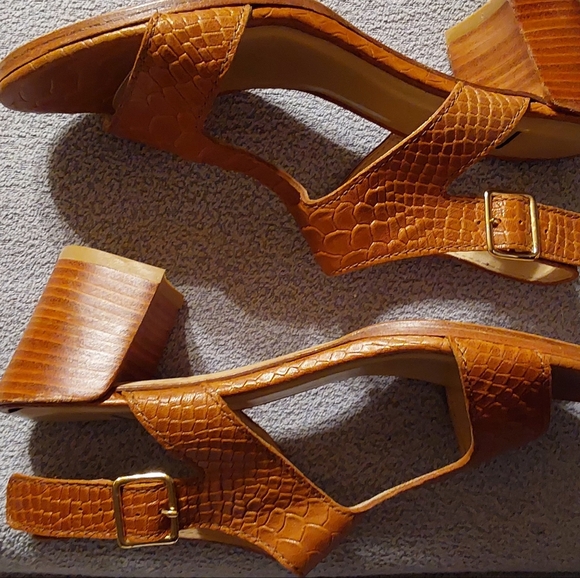 Stuart Weitzman Sandal - Picture 3 of 5